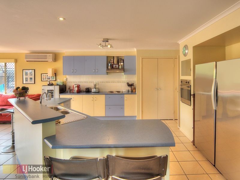 3 Barrington Place, Parkinson QLD 4115
