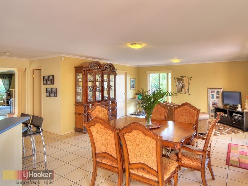 3 Barrington Place, Parkinson QLD 4115
