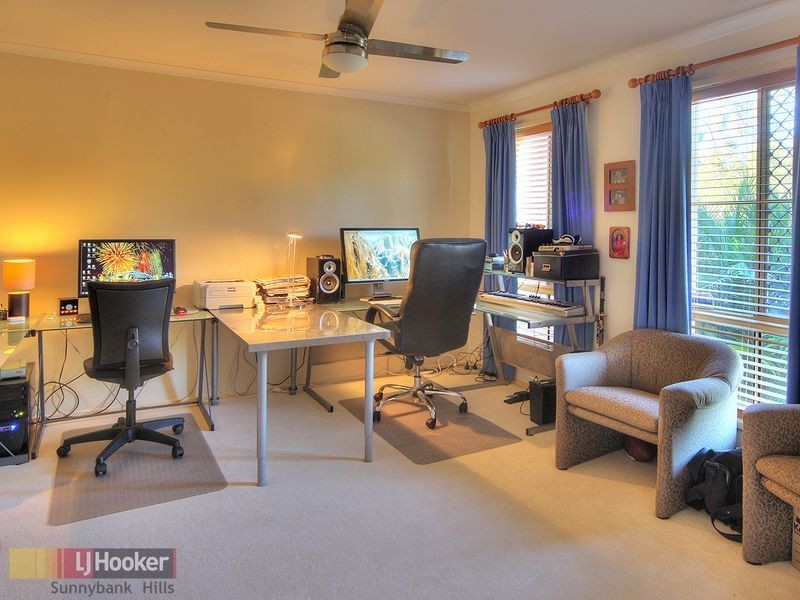 3 Barrington Place, Parkinson QLD 4115