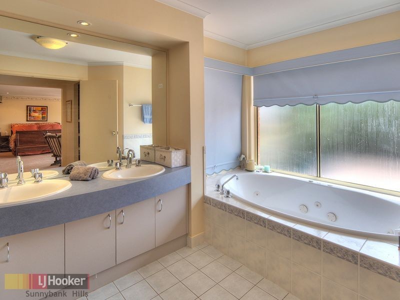3 Barrington Place, Parkinson QLD 4115