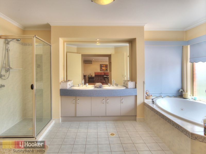 3 Barrington Place, Parkinson QLD 4115