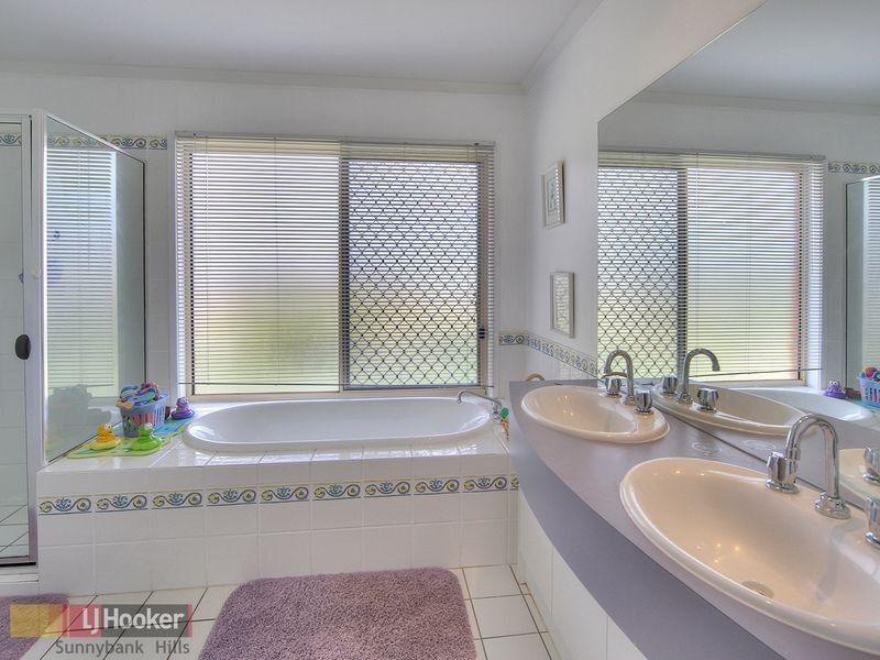3 Barrington Place, Parkinson QLD 4115