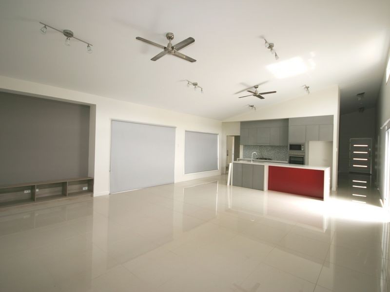 8 Aster place, Calamvale QLD 4116
