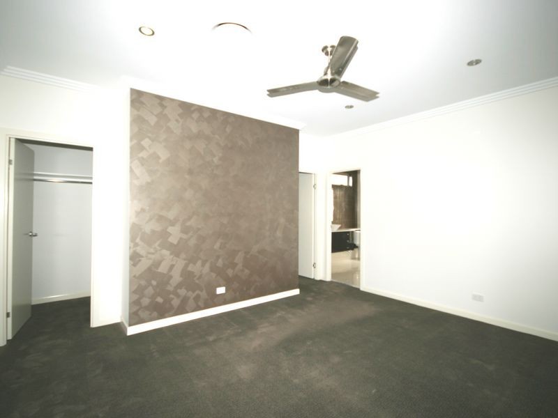 8 Aster place, Calamvale QLD 4116