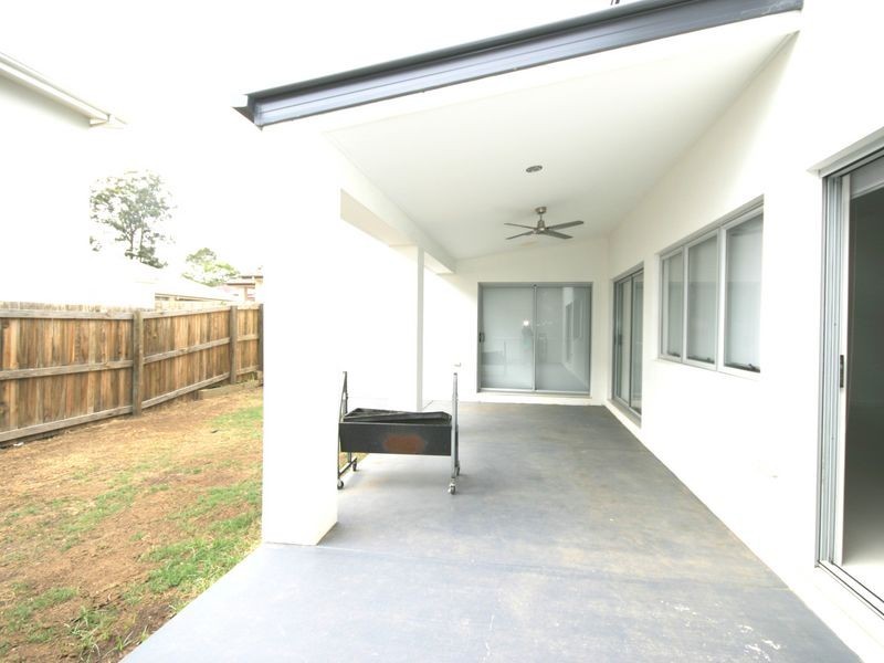 8 Aster place, Calamvale QLD 4116