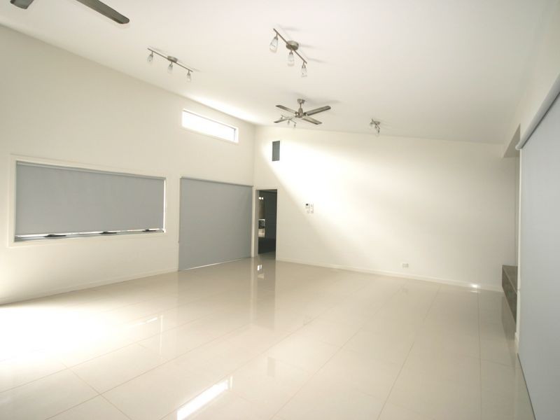 8 Aster place, Calamvale QLD 4116