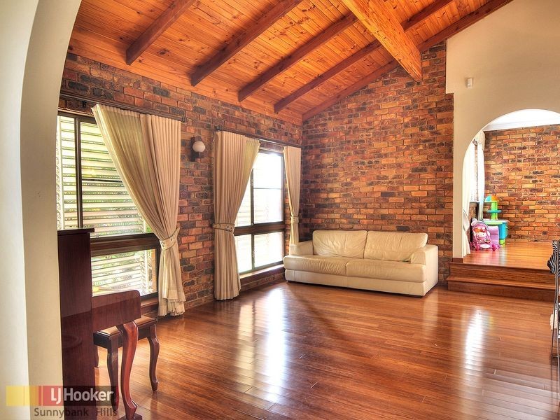 10 Hearnville Street, Robertson QLD 4109
