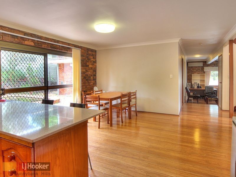 10 Hearnville Street, Robertson QLD 4109