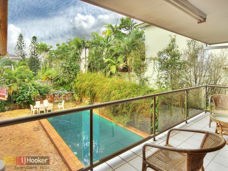 10 Hearnville Street, Robertson QLD 4109