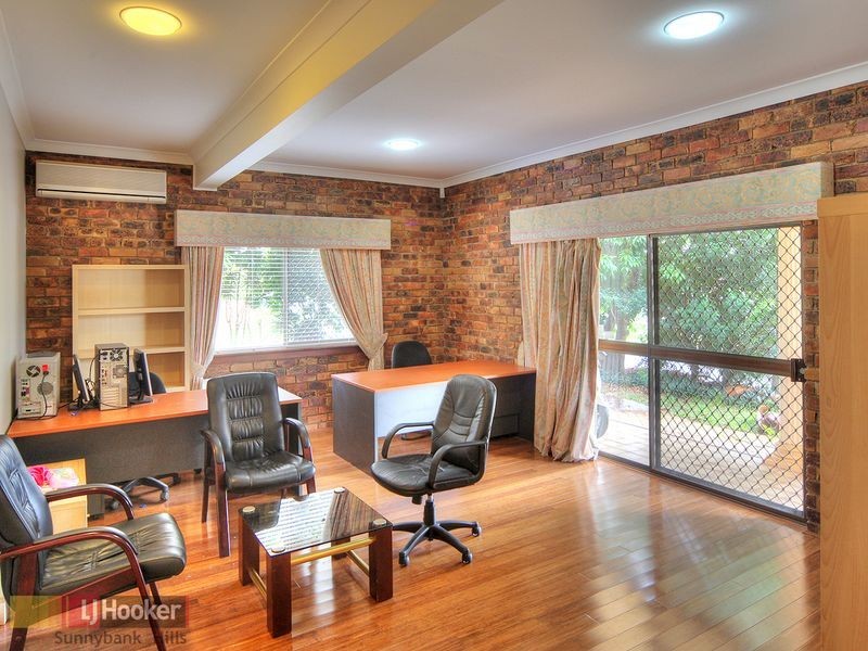 10 Hearnville Street, Robertson QLD 4109