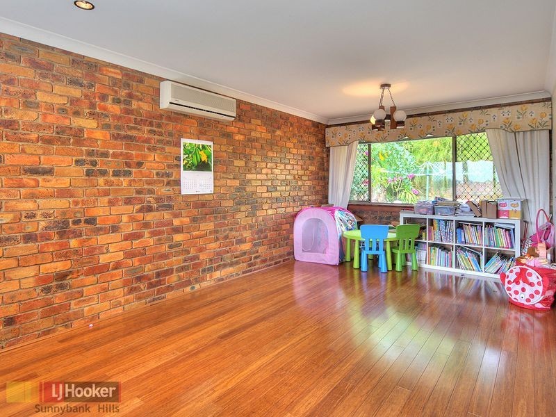 10 Hearnville Street, Robertson QLD 4109