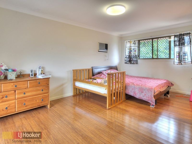 10 Hearnville Street, Robertson QLD 4109