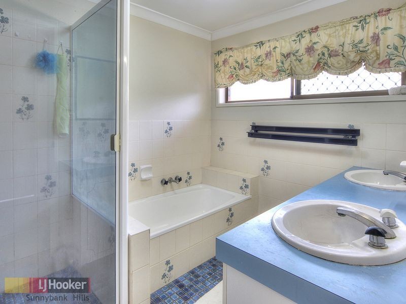 10 Hearnville Street, Robertson QLD 4109