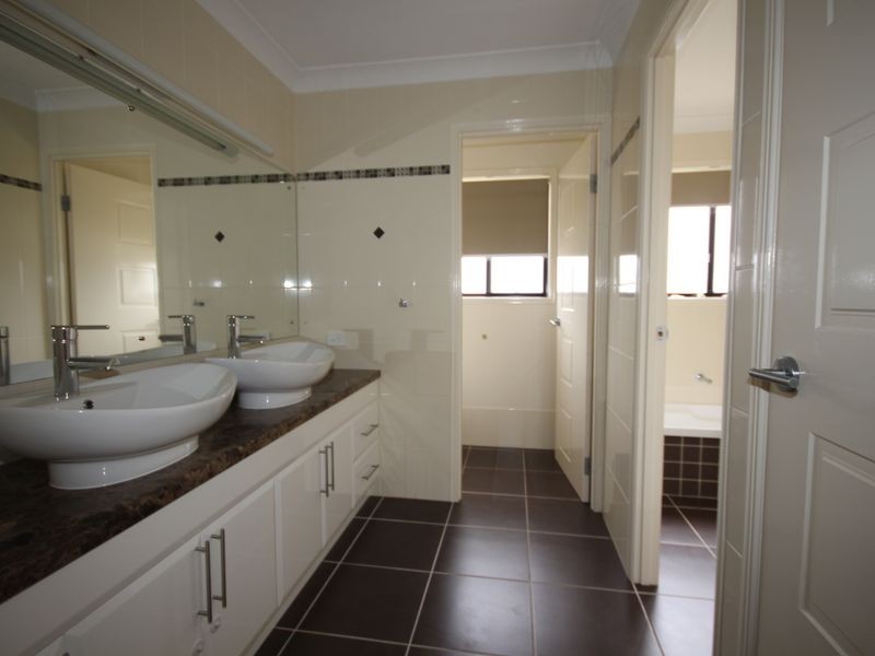 10 Meadowbank, Calamvale QLD 4116