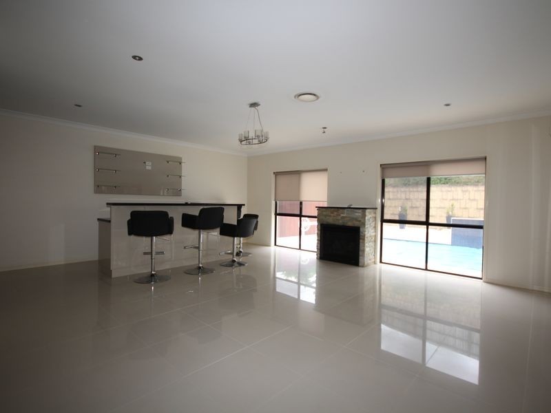 10 Meadowbank, Calamvale QLD 4116