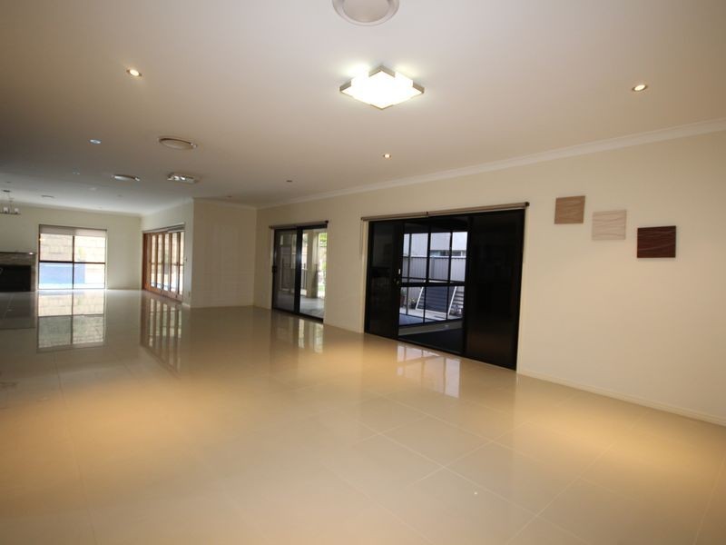 10 Meadowbank, Calamvale QLD 4116