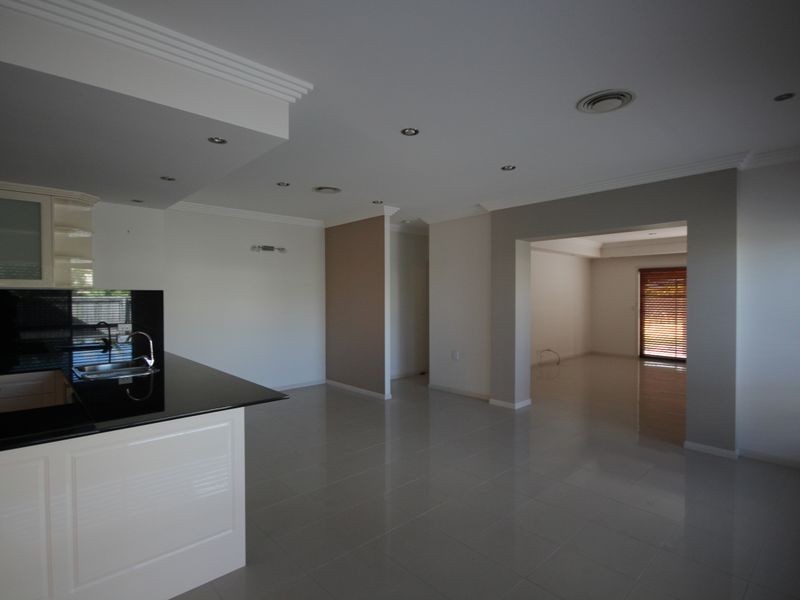 16 Elm Street, Stretton QLD 4116