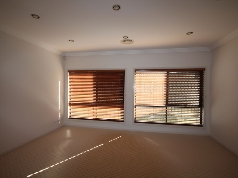 16 Elm Street, Stretton QLD 4116