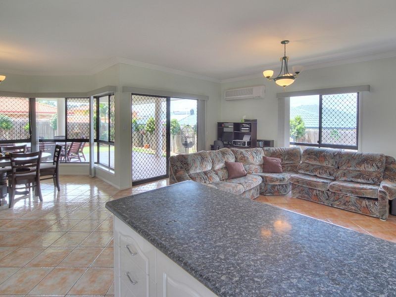 12 Harwood Place, Parkinson QLD 4115