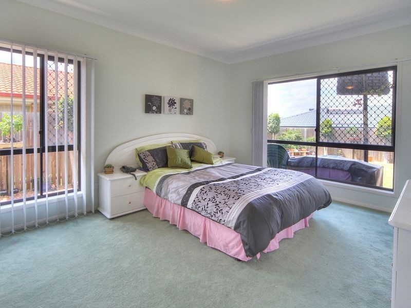 12 Harwood Place, Parkinson QLD 4115