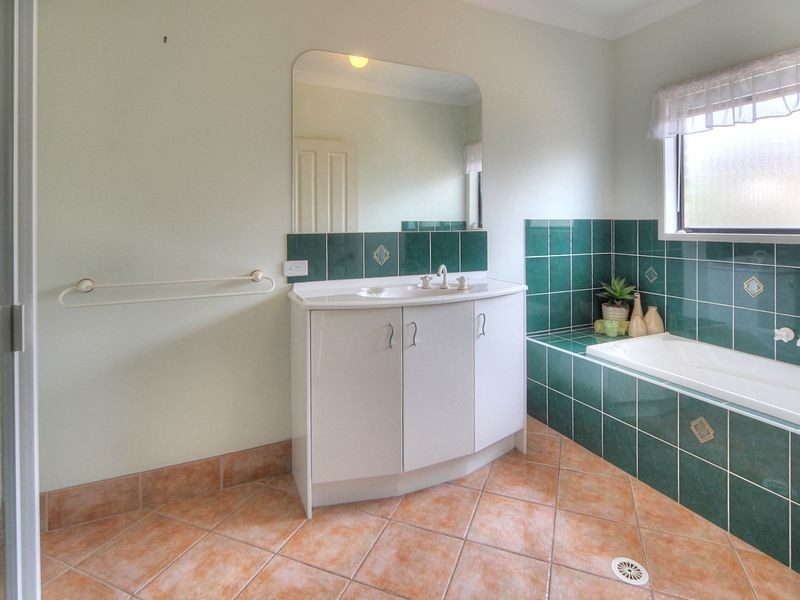 12 Harwood Place, Parkinson QLD 4115