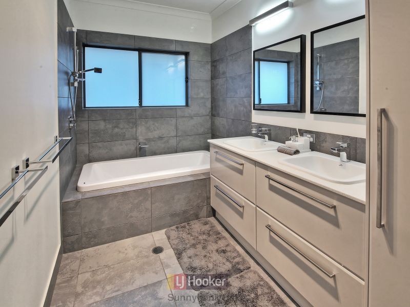 11 Amber Close, Eight Mile Plains QLD 4113