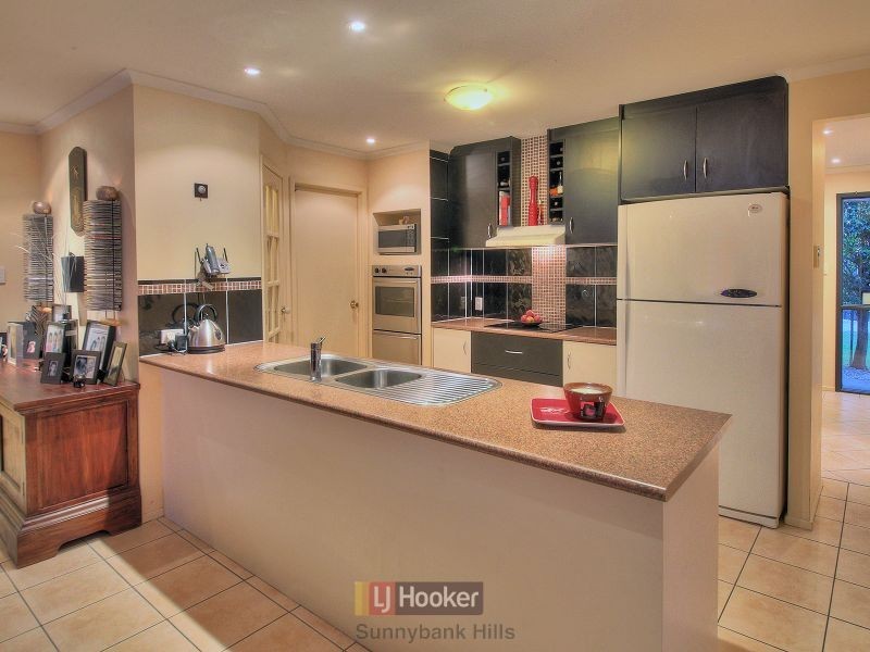 30 Mayfair Place, Stretton QLD 4116