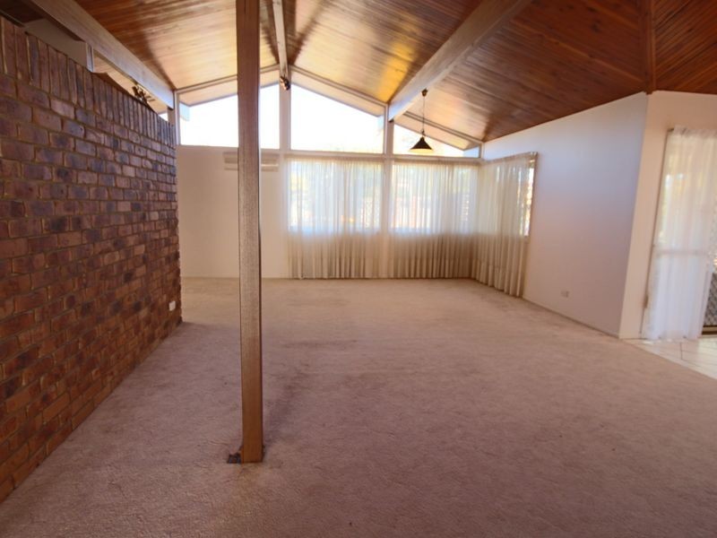 8 Chateau Street, Calamvale QLD 4116