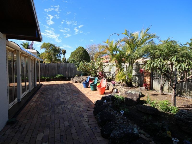 8 Chateau Street, Calamvale QLD 4116