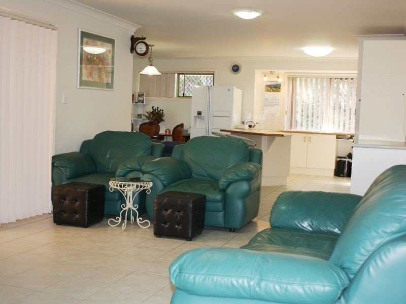 8 Curtis Place, Calamvale QLD 4116