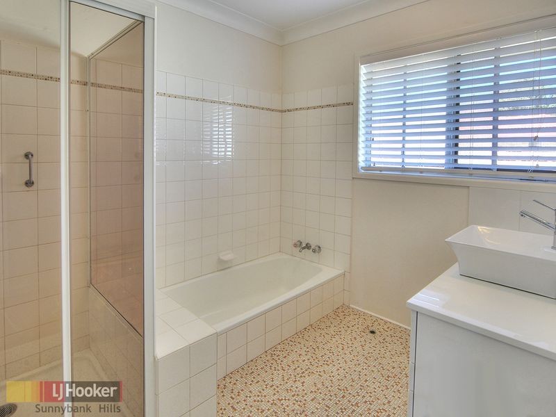 4 Rhyl Street, Macgregor QLD 4109