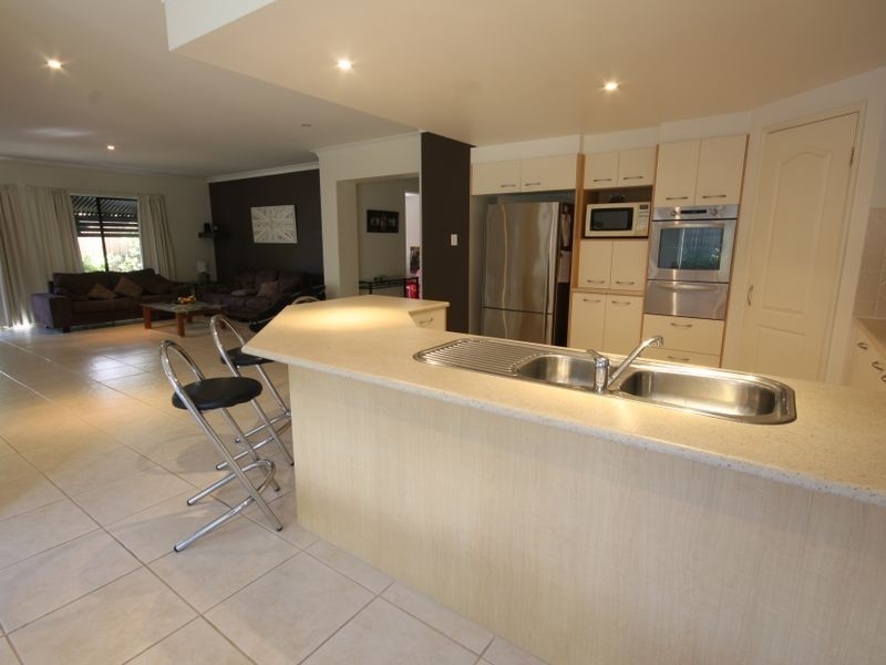 51 Cocoparra Cr, Parkinson QLD 4115