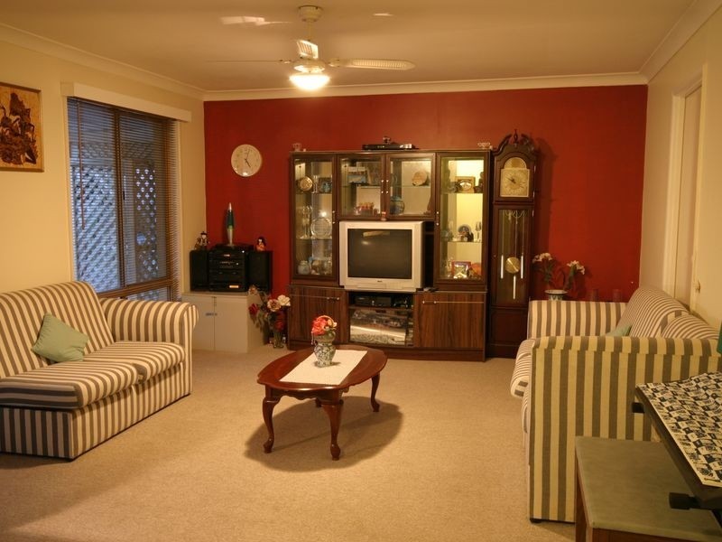 8 Dolphin St, Macgregor QLD 4109