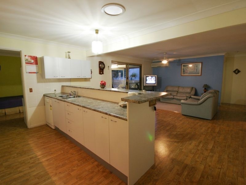 8 Dolphin St, Macgregor QLD 4109