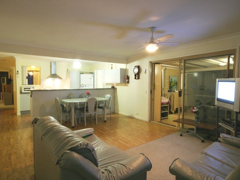 8 Dolphin St, Macgregor QLD 4109