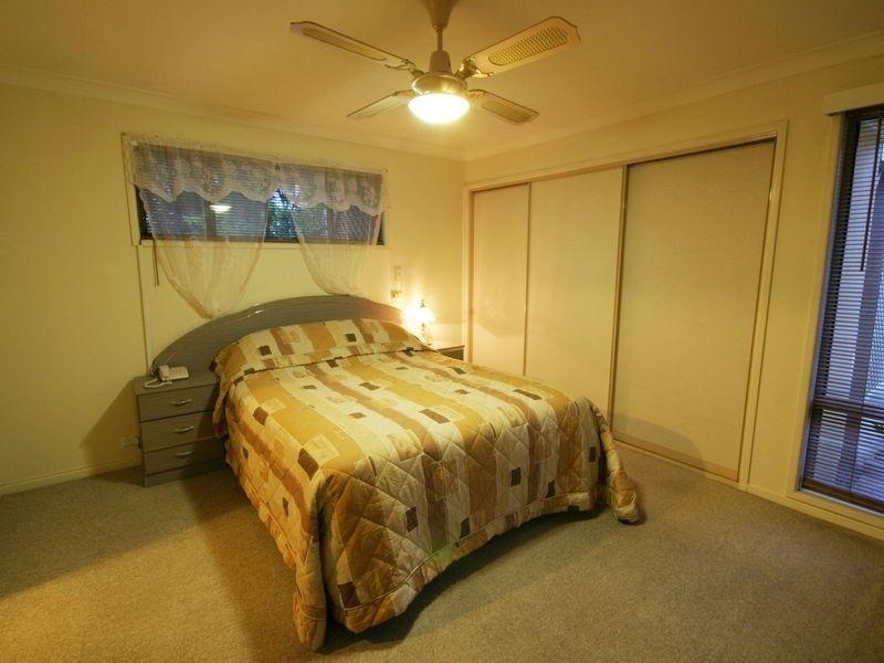 8 Dolphin St, Macgregor QLD 4109