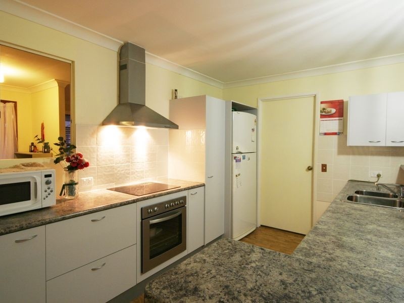8 Dolphin St, Macgregor QLD 4109