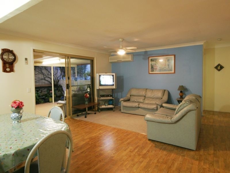 8 Dolphin St, Macgregor QLD 4109