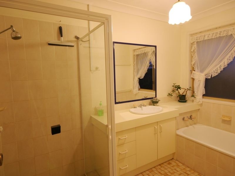 8 Dolphin St, Macgregor QLD 4109
