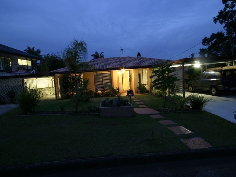 8 Dolphin St, Macgregor QLD 4109