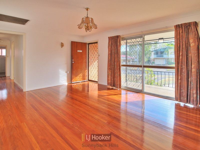 15 Veivers Street, Macgregor QLD 4109