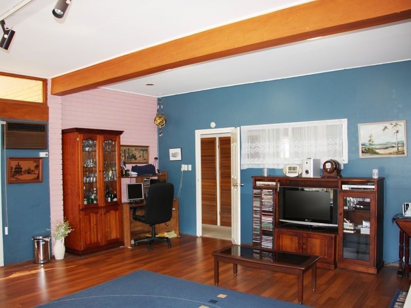 Cnr of 1 Dolphin & 3 Hanover St, Macgregor QLD 4109