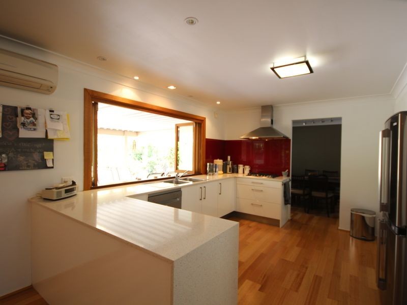 9 Tristania Drive, Calamvale QLD 4116