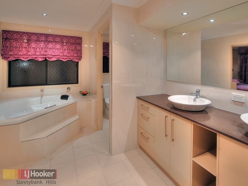 67 Dandelion Street, Eight Mile Plains QLD 4113