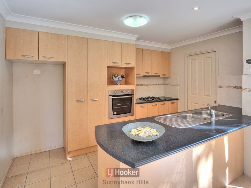 16 Coneybeer Place, Eight Mile Plains QLD 4113