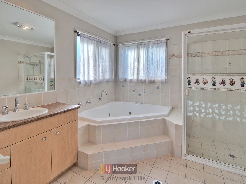 16 Coneybeer Place, Eight Mile Plains QLD 4113