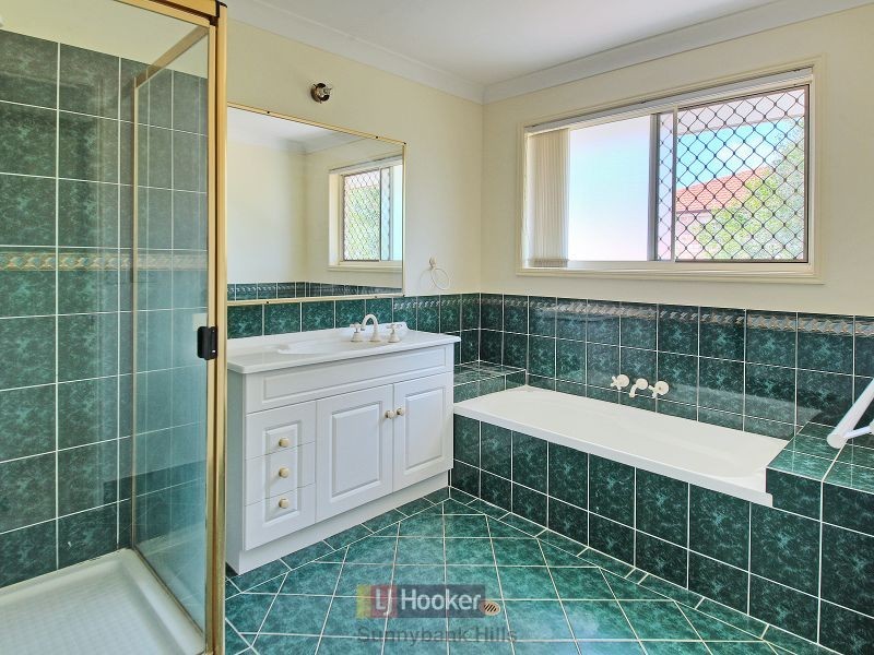 38 Azalea Crescent, Calamvale QLD 4116