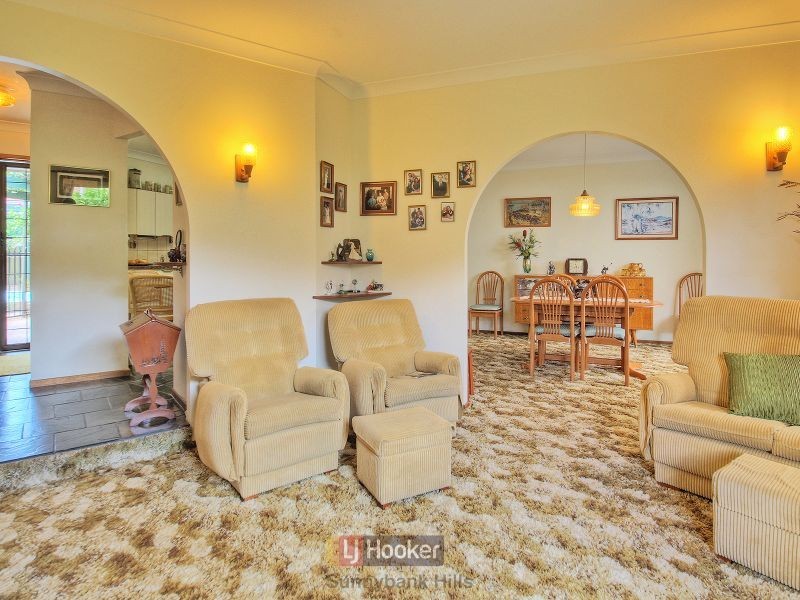 4 Lambeth Place, Macgregor QLD 4109