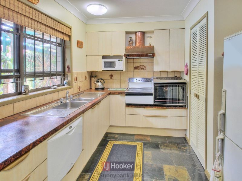 4 Lambeth Place, Macgregor QLD 4109