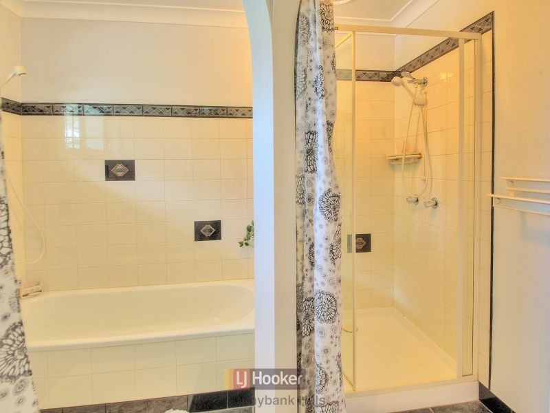 4 Lambeth Place, Macgregor QLD 4109